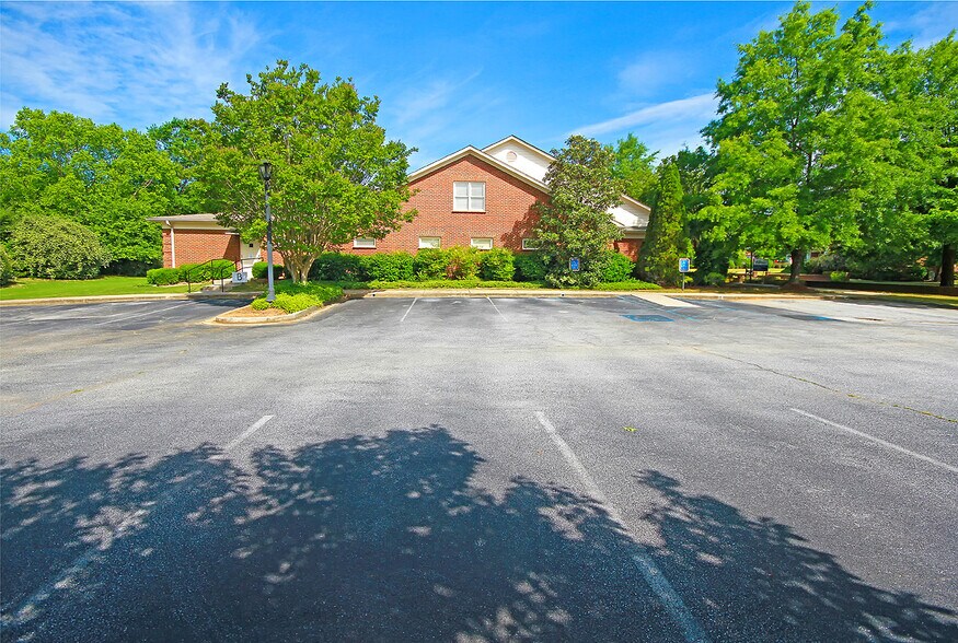 More Photos Of 304 Ashby Park Ln, Greenville Medical For Lease