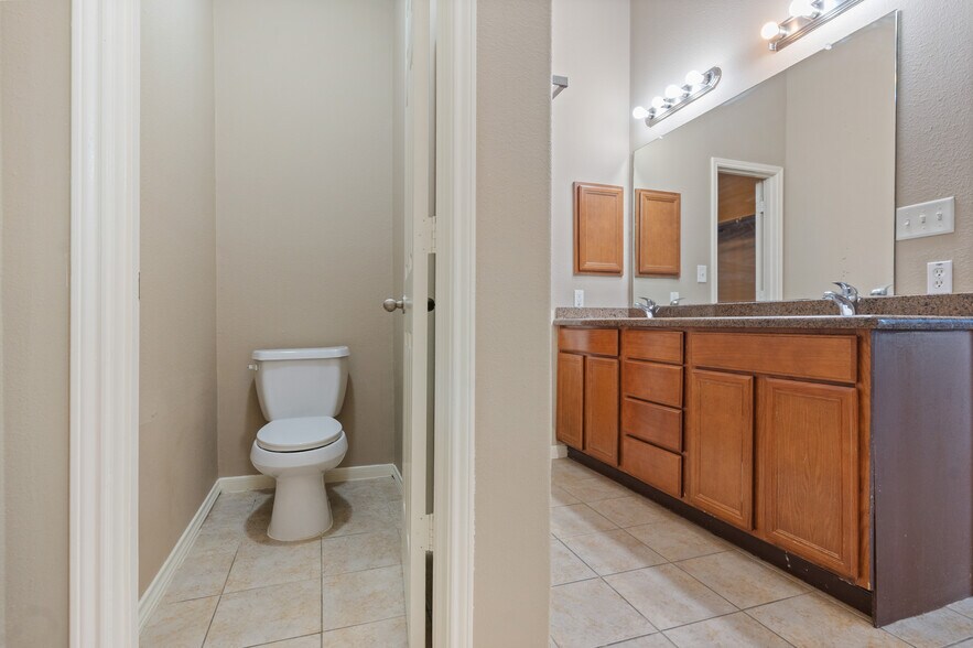 More Photos Of 9104 N Green River Dr, Houston Specialty For Sale