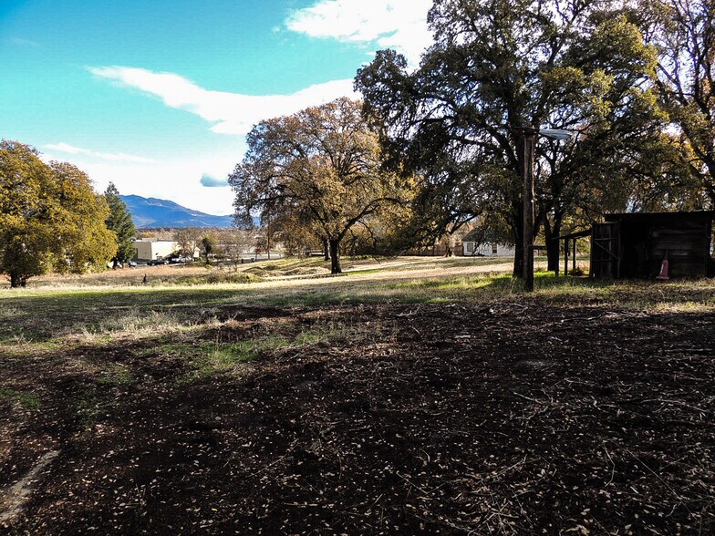 More Photos Of 1329 Todd Rd Ext, Lakeport Flex For Sale