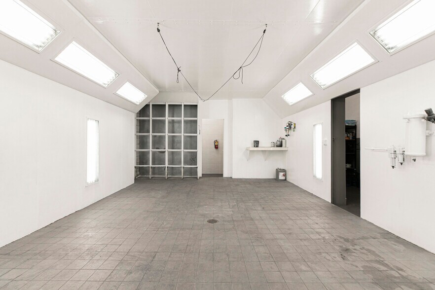 More Photos Of 10837 Burbank Blvd, North Hollywood Auto Repair For Sale