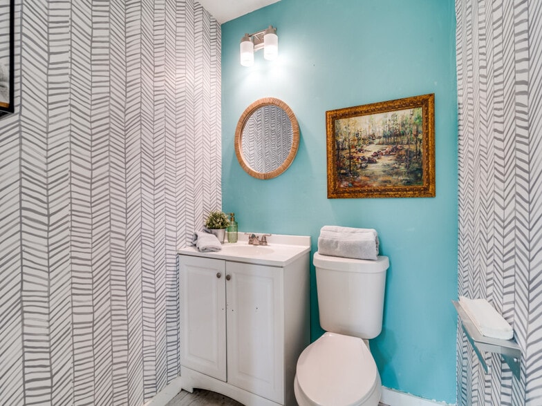 More Photos Of 1840 County Road 4309 N, Greenville Flex For Sale