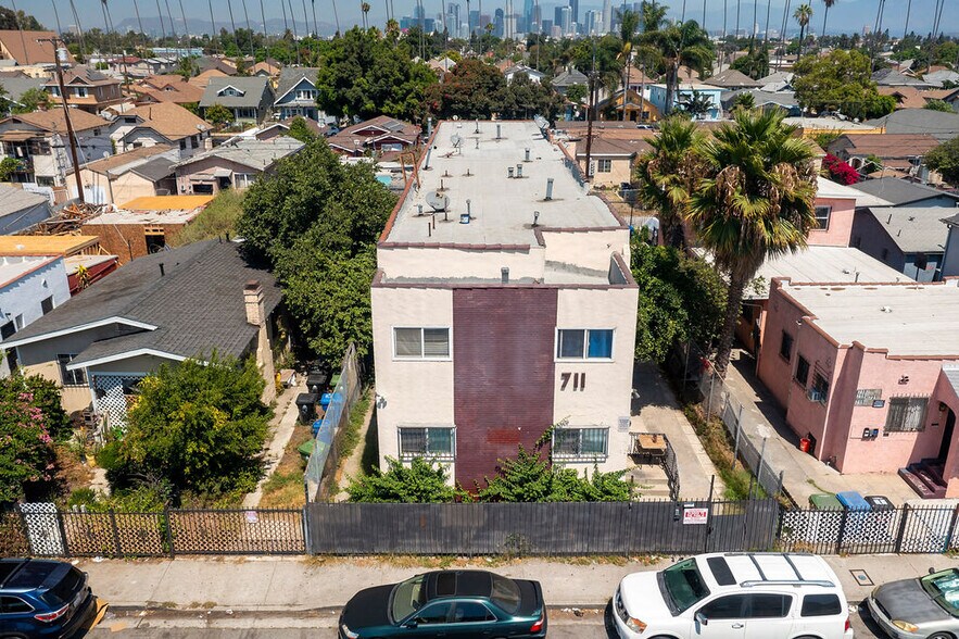 More Photos Of 711 Vernon Ave, Los Angeles Apartments For Sale