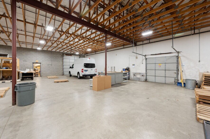 More Photos Of 16 E Industrial Rd, Branford Warehouse For Lease
