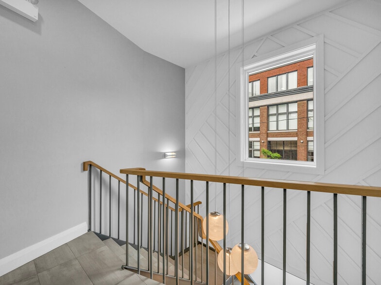 More Photos Of 541 Queen St E, Toronto Storefront For Lease