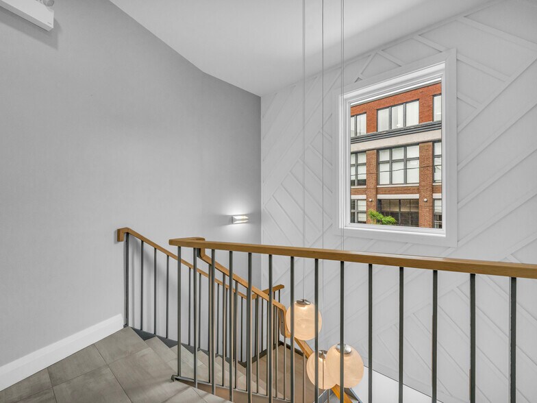 More Photos Of 541 Queen St E, Toronto Storefront For Lease