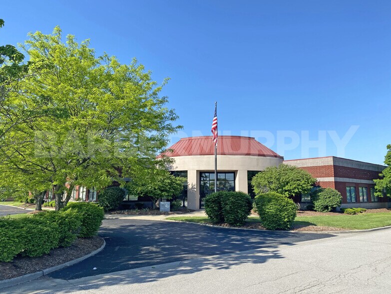 More Photos Of 1 Bronze Pointe Blvd, Swansea Office For Lease