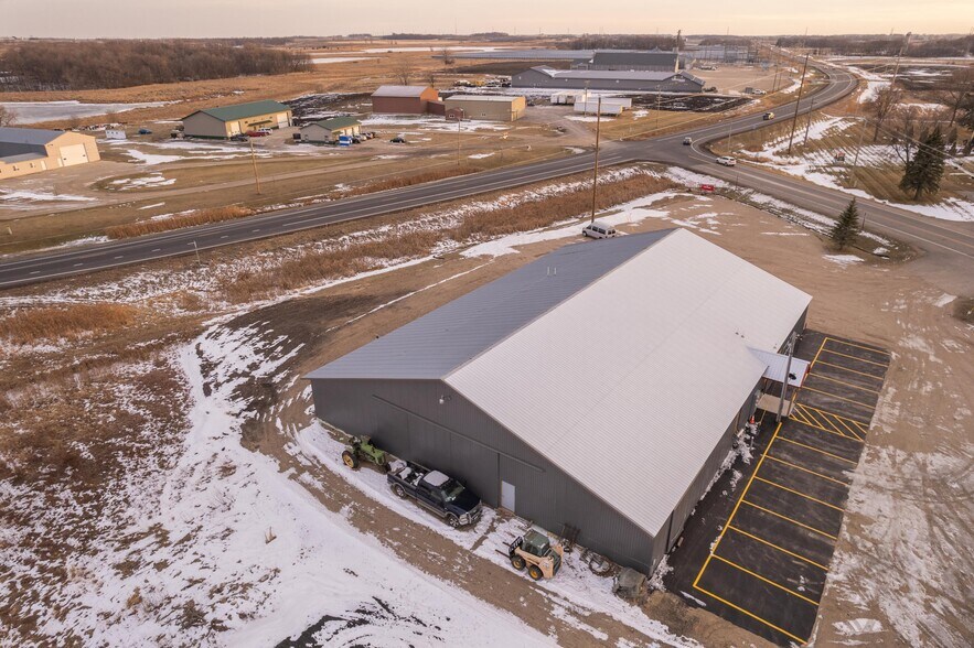 More Photos Of 815 E 1st Ave, Osakis Flex For Lease