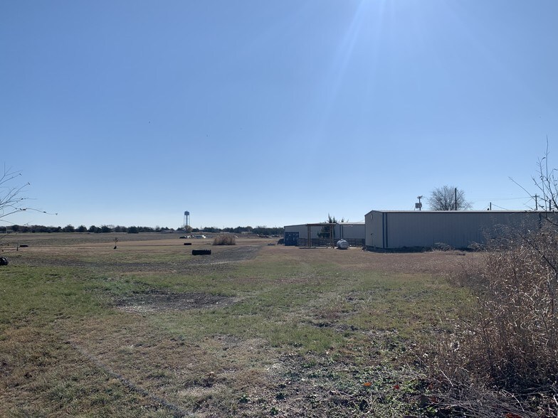 More Photos Of 309 S US Highway 69, Trenton Industrial For Lease