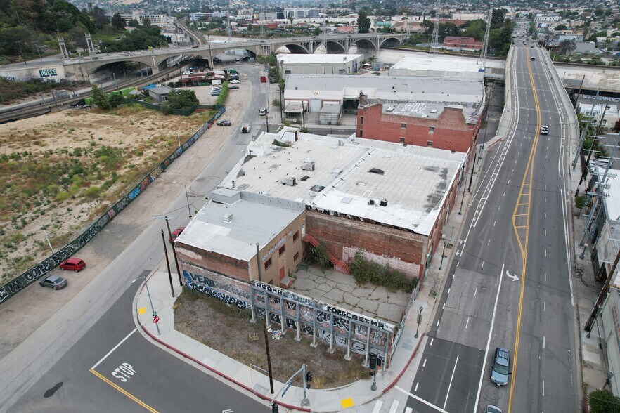 More Photos Of 1727 N Spring St, Los Angeles Industrial For Sale