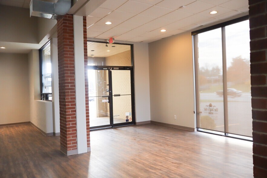 More Photos Of 912 N Dixie Ave, Elizabethtown Self Storage For Sale