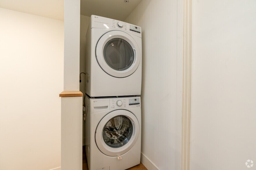 More Photos Of 2000 N Beachwood Dr, Los Angeles Apartments For Sale