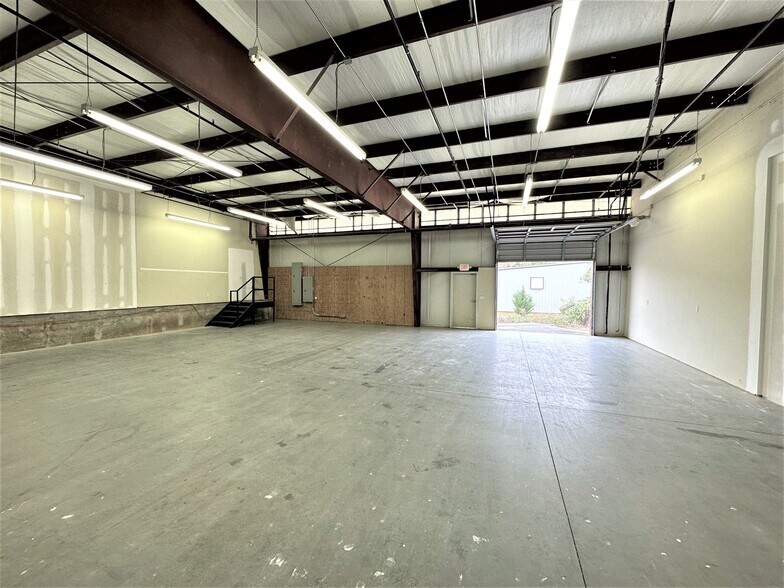 More Photos Of 4474 Liberty Hwy, Anderson Showroom For Lease