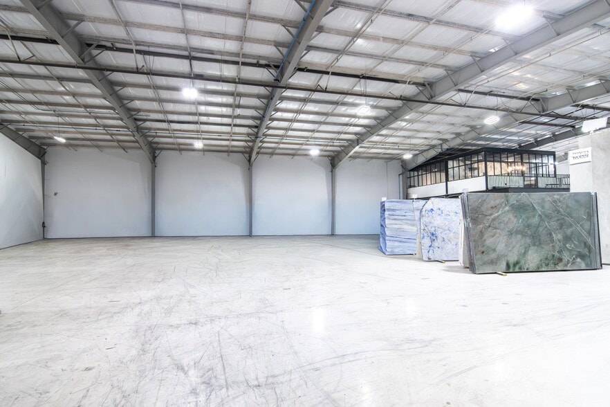 More Photos Of 1921 5th Ave S, Saint Petersburg Warehouse For Lease