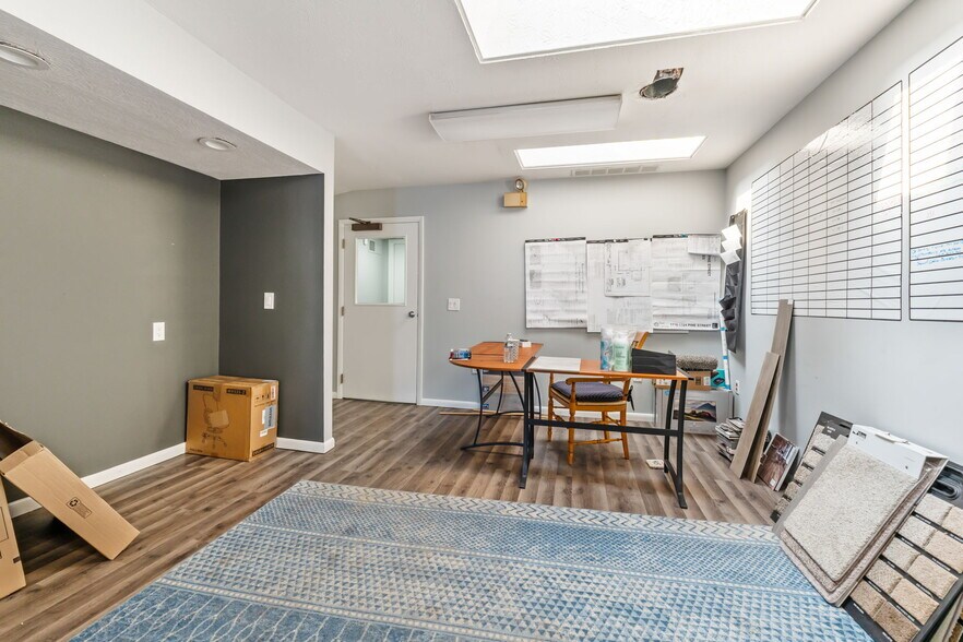 More Photos Of 437 Holtzman Ave, Columbus Warehouse For Sale
