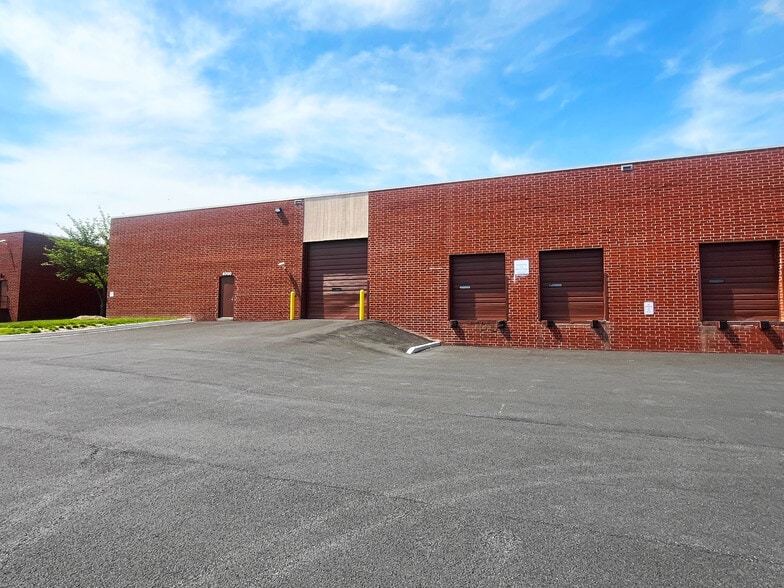 More Photos Of 6212-6260 Frankford Ave, Baltimore Showroom For Lease