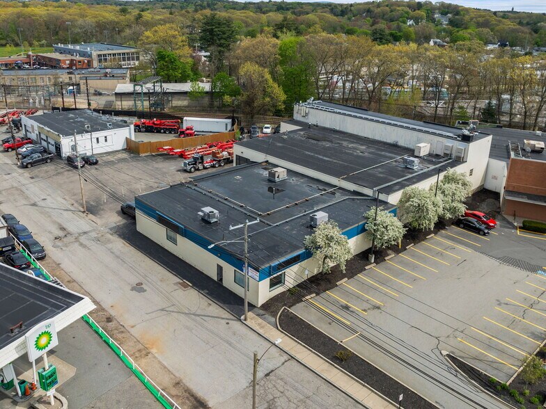 More Photos Of 56 Ramsdell St, Newton Showroom For Lease