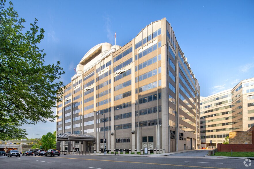 More Photos Of 445 12th St SW, Washington Office For Lease