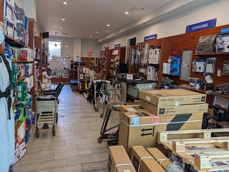 More Photos Of 1618 7th St NW, Washington Storefront Retail Office For Lease