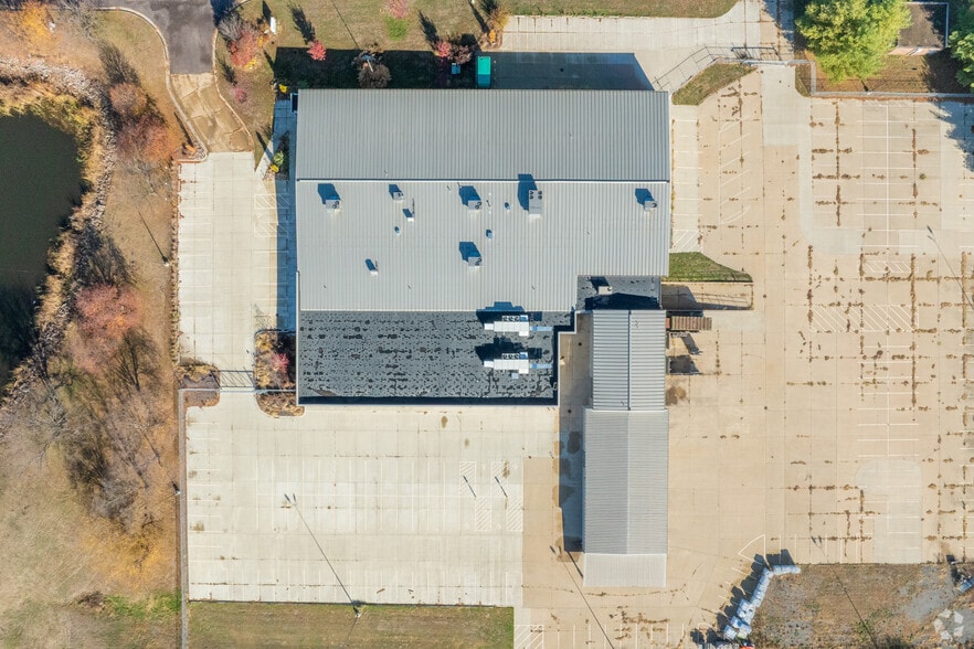 More Photos Of 200 Enterprise Dr, Pekin Light Distribution For Sale