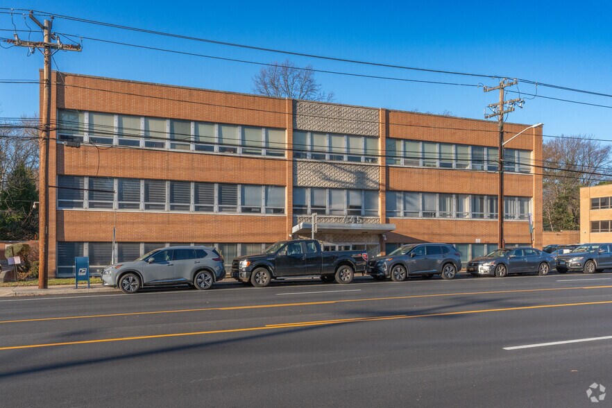 More Photos Of 445 Northern Blvd, Great Neck Unknown For Lease