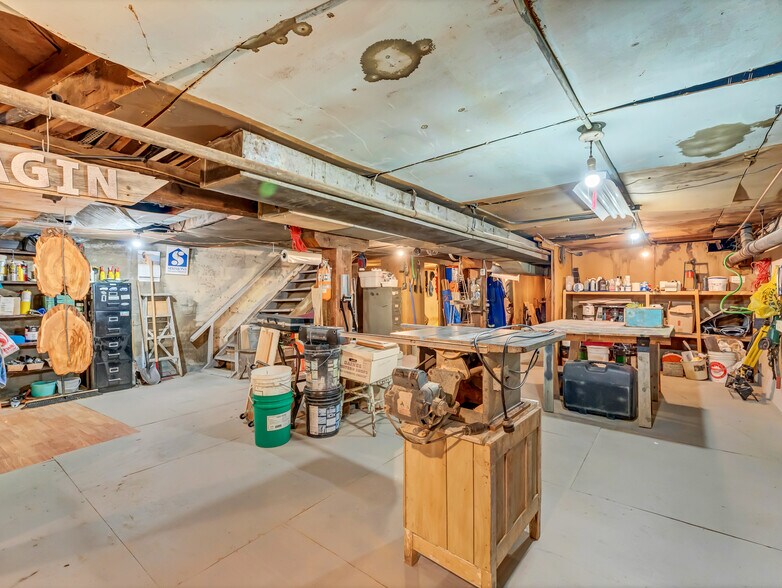 More Photos Of 517A N Railway St SE, Medicine Hat Storefront Retail Residential For Sale