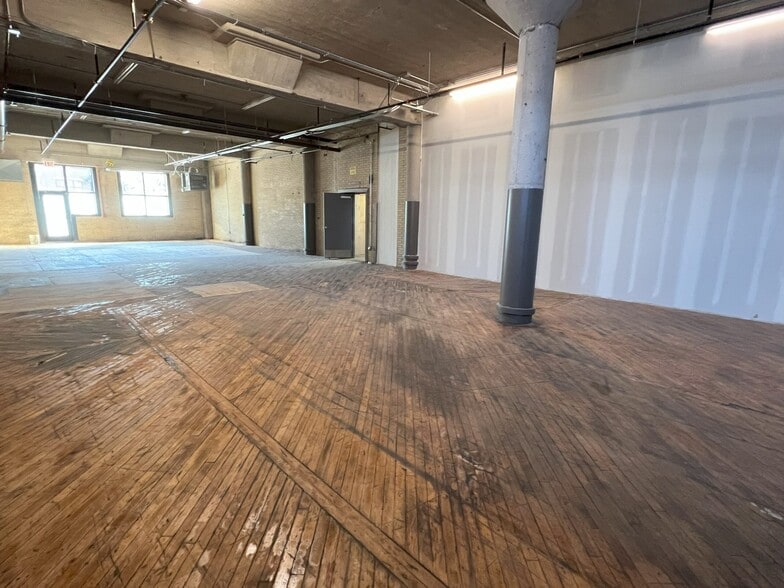 More Photos Of 4130-4150 S Wabash Ave, Chicago Manufacturing For Lease