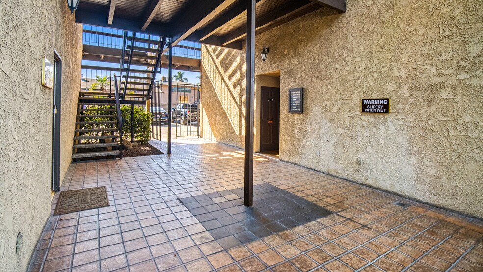 More Photos Of 800 E Wardlow Rd, Long Beach Loft Creative Space For Lease