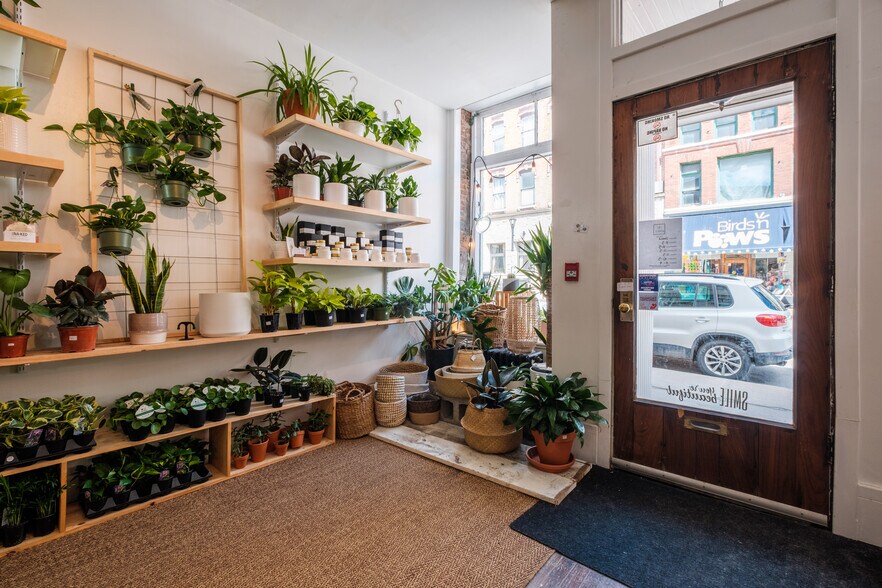 More Photos Of 155-159 Wellington St, Kingston Storefront Retail Residential For Lease