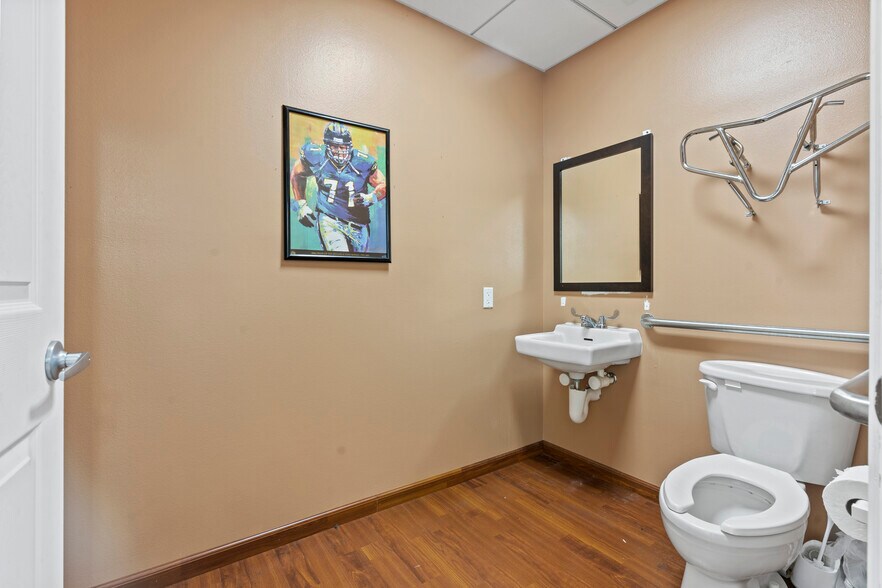 More Photos Of 7065 NW 22nd St, Gainesville Warehouse For Lease