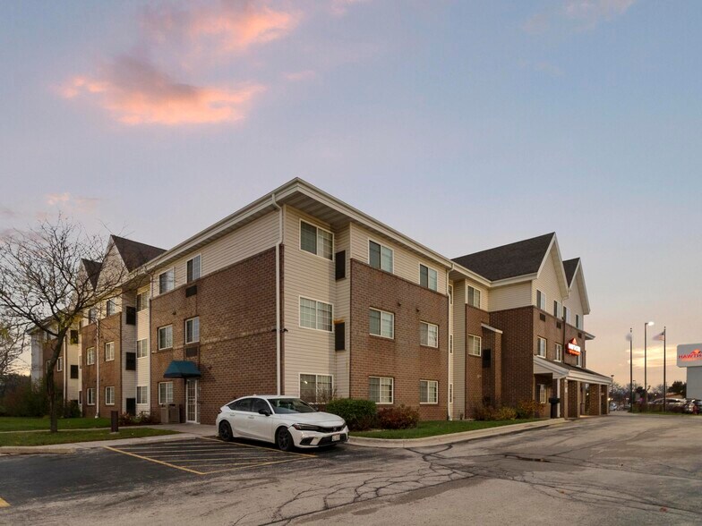 More Photos Of 1001 W College, Oak Creek Hotel For Sale