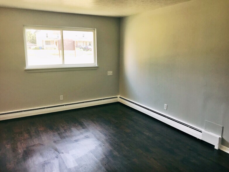 More Photos Of 1833-1845 E 31st St, Lorain Apartments For Sale