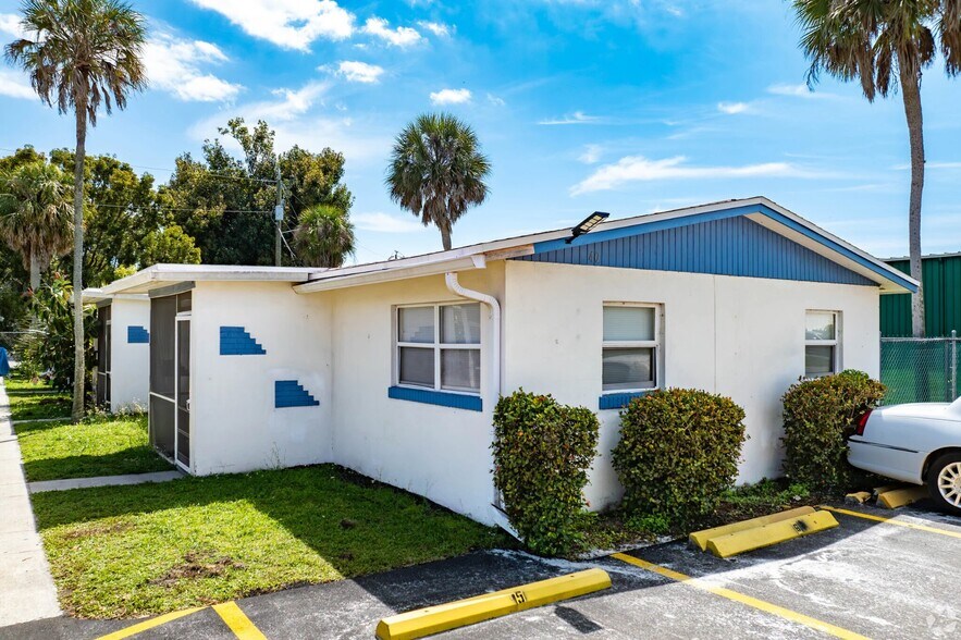 More Photos Of 40 Willis Rd, North Fort Myers Apartments For Sale