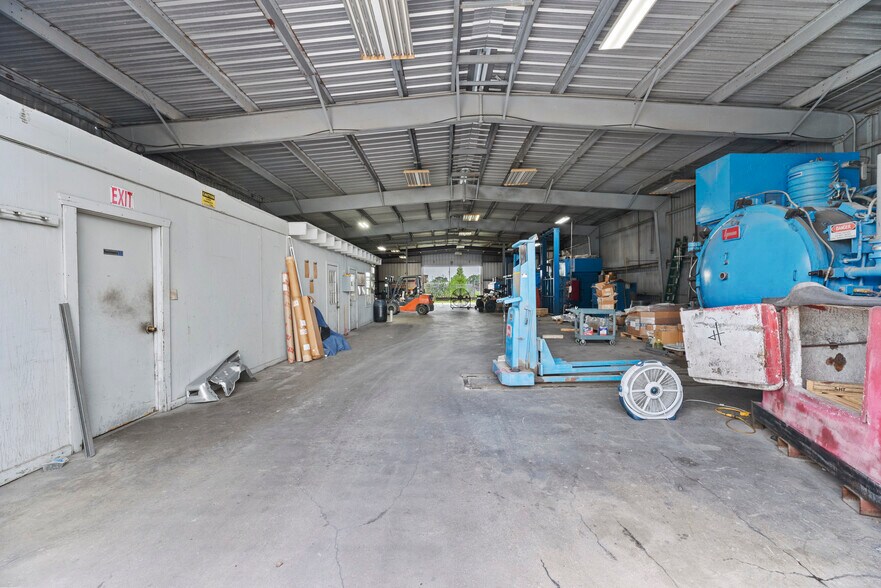 More Photos Of 5354 1st St, Katy Warehouse For Lease