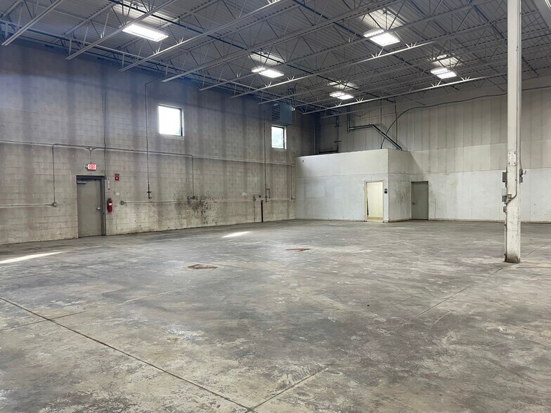 More Photos Of 6805 20th Ave S, Centerville Manufacturing For Lease