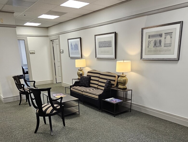 More Photos Of 2228 Mechanic St, Galveston Office For Lease