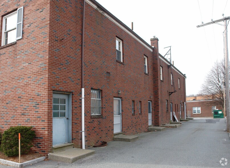 More Photos Of 8 Alpine Ln, Chelmsford Unknown For Lease