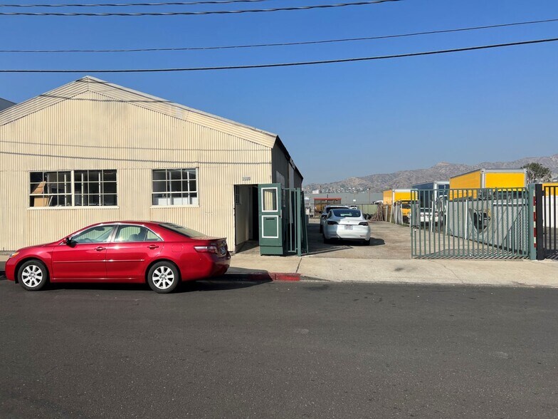 Primary Photo Of 3329 Burton Ave, Burbank Warehouse For Lease