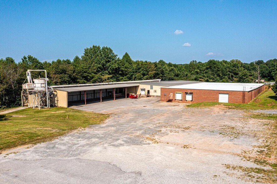 More Photos Of 1120 1st St W, Conover Distribution For Lease