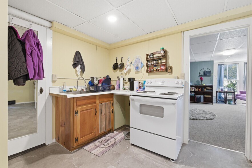 More Photos Of 198 N Main St, Salem Storefront Retail Residential For Sale