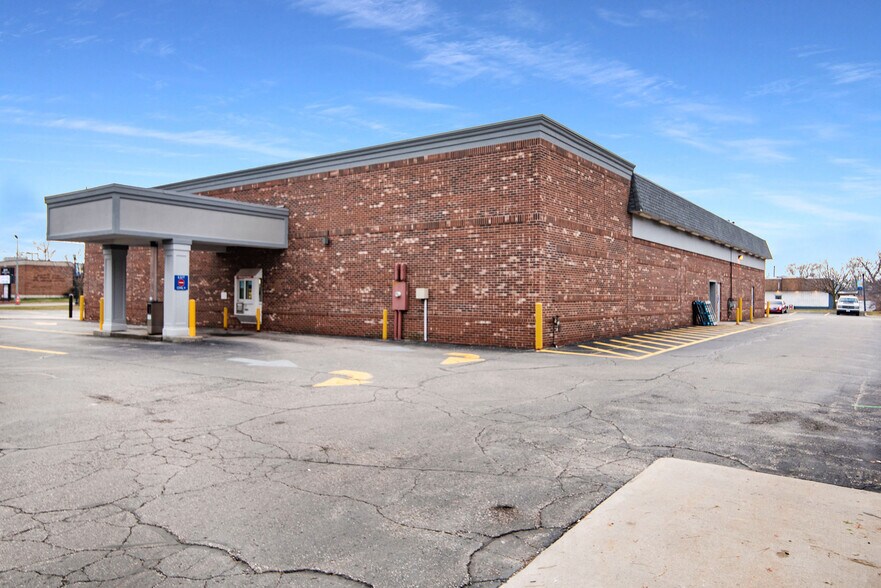 More Photos Of 11801 N Saginaw St, Mount Morris Freestanding For Lease