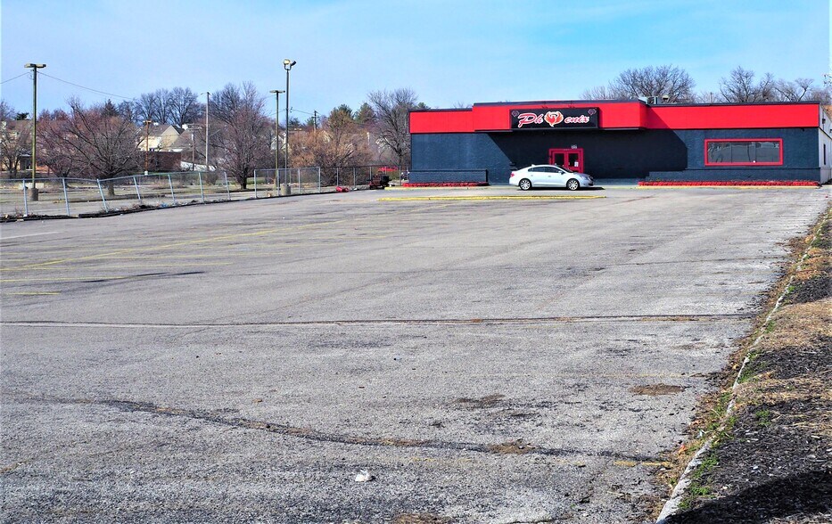 More Photos Of 2805 Target Dr, Saint Louis Restaurant For Sale