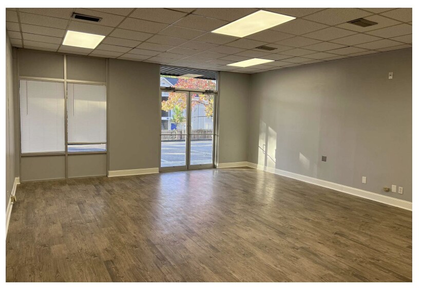 More Photos Of 25 W Oxmoor Rd, Birmingham Flex For Lease
