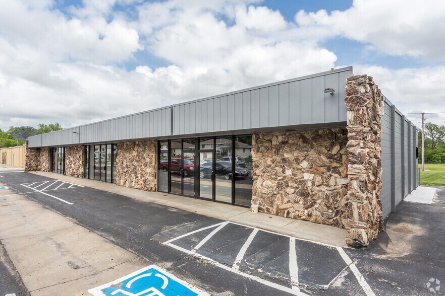 More Photos Of 3015 Menke Cir, Omaha Office For Lease