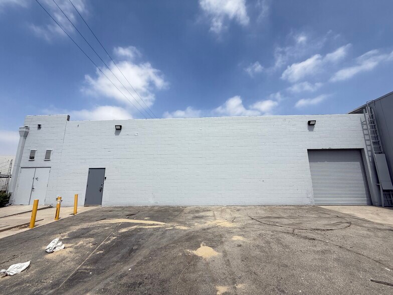 More Photos Of 13596 Vaughn St, San Fernando Manufacturing For Lease