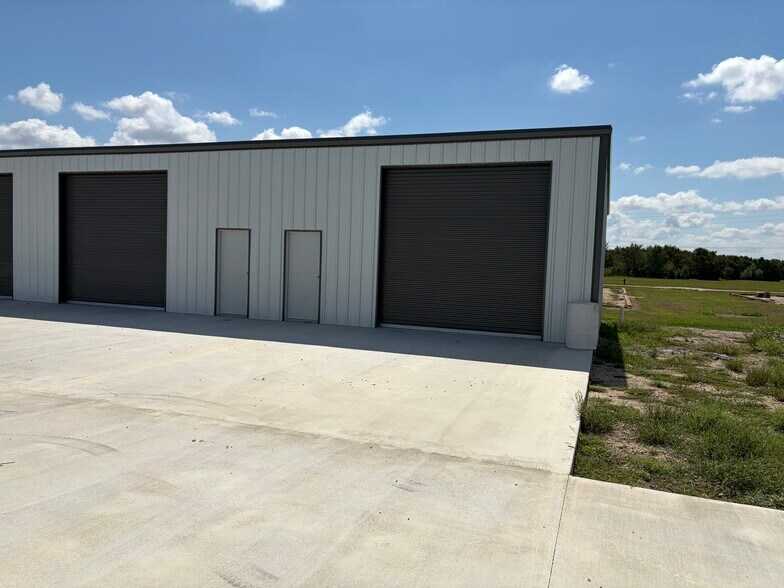 More Photos Of 12425 Airport Rd, Hearne Unknown For Lease