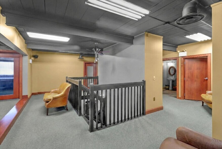 More Photos Of 426 Warren St, Reading Office For Sale