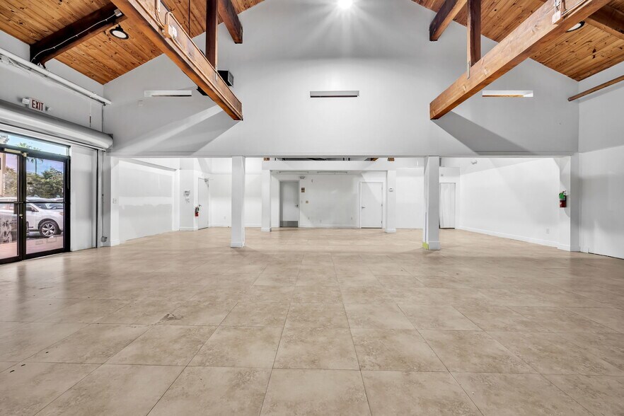 More Photos Of 10471 N Kendall Dr, Miami Storefront Retail Office For Lease
