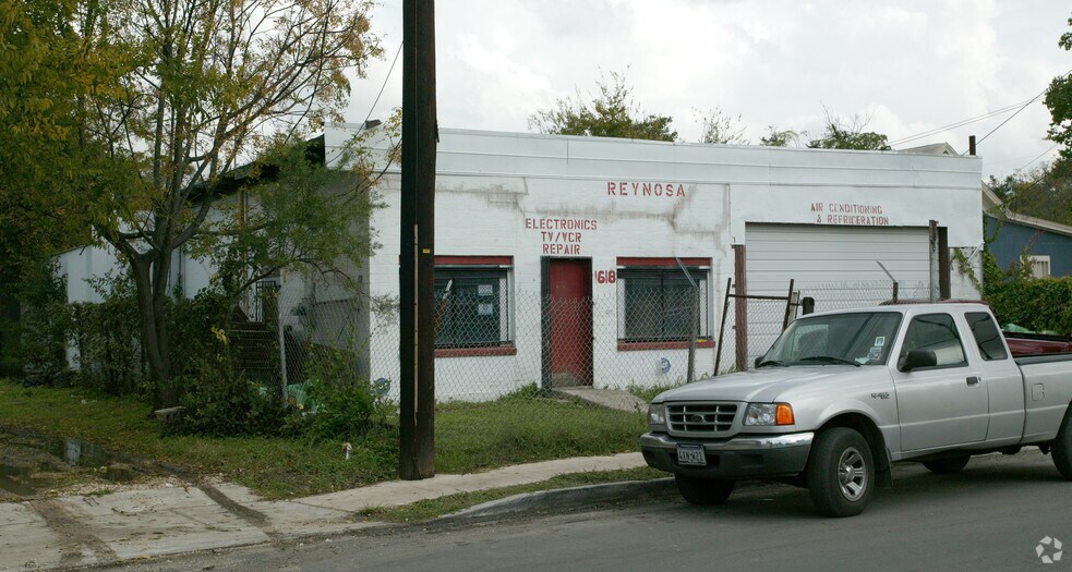 More Photos Of 1618 S Presa St, San Antonio Freestanding For Sale