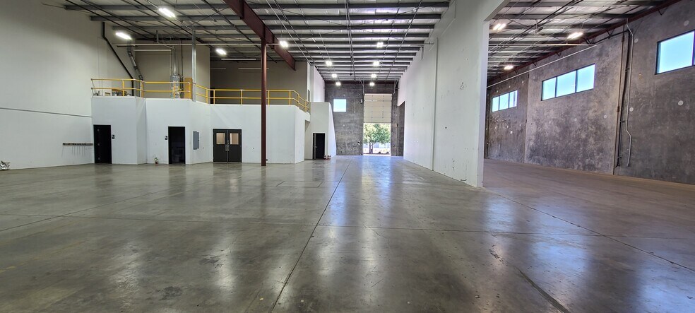 More Photos Of 2980 19th St SE, Salem Warehouse For Lease