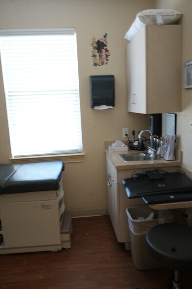 More Photos Of 51 Lindsey Ln, Saint Marys Medical For Lease